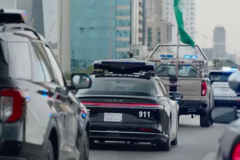 سيارة الشرطة السعودية الكهربائية من “لوسيد” بتقنيات الذكاء الاصطناعي