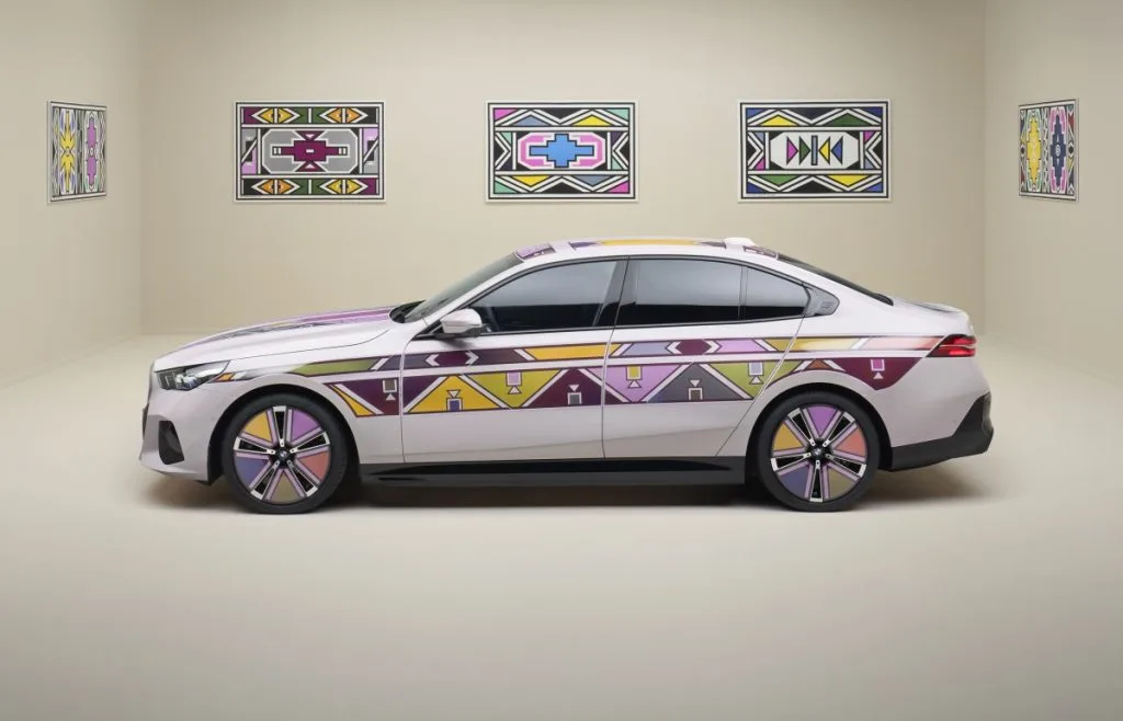 اكتشف… سيارة BMW الجديدة التي تفاجئ العالم بقدرتها على تغيير لونها