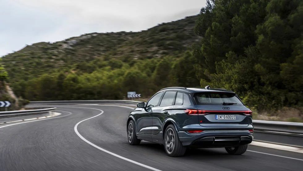 أودي Q6 e-tron 2025 الجديدة تبصر النور - صورة 2