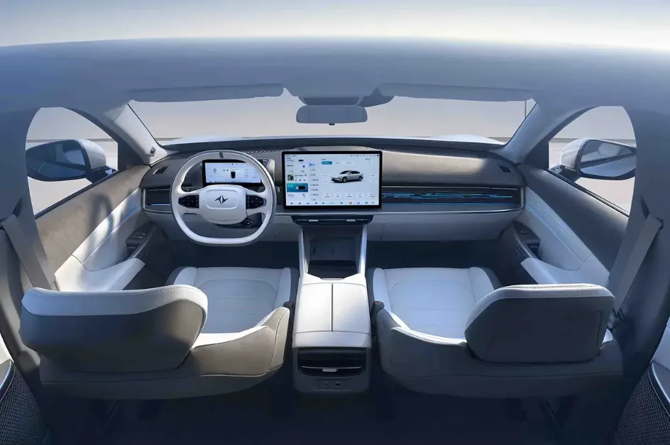ظهور سيارة Dongfeng Aeolus L7 الهجينة ذات الدفع الرباعي لأول مرة في الصين - صورة 4