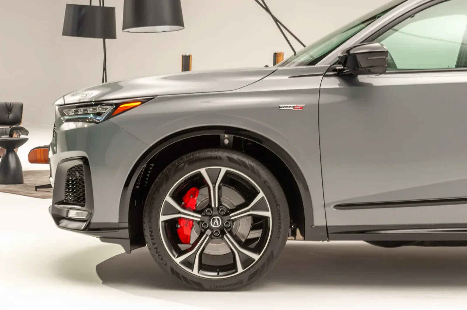 أكيورا MDX موديل 2025 تظهر بتصميم رياضي وتكنولوجيا جديدة