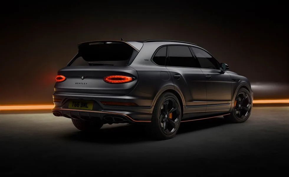 سيارة Bentley بالشعار الأسود لأول مرة منذ قرون - صورة 3