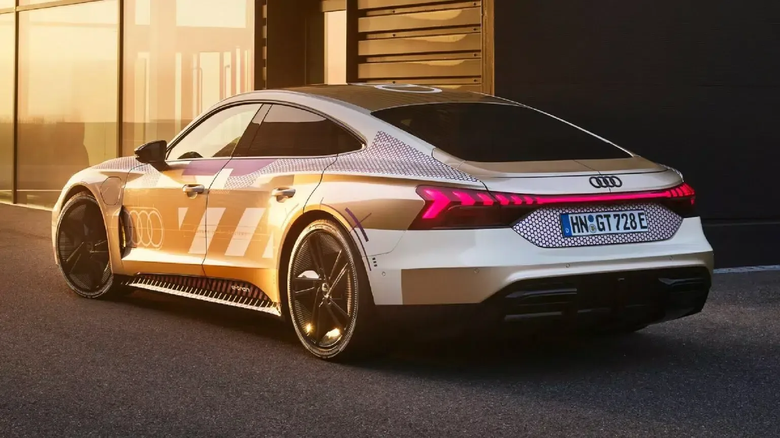 أودي تكشف عن النموذج الأولي لتحديثات E-Tron لعام 2025 قبل الإطلاق الرسمي - صورة 2