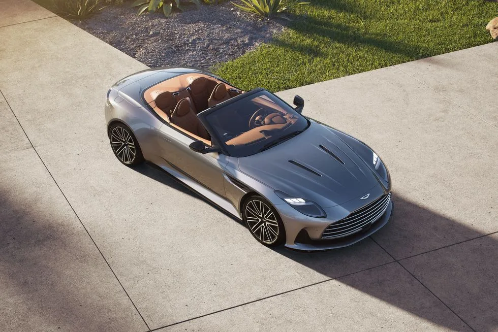 أستون مارتن DB12 المكشوفة .. تعكس الرقي الإنجليزي في التصميم