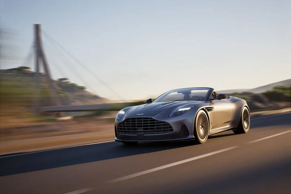 أستون مارتن DB12 المكشوفة .. تعكس الرقي الإنجليزي في التصميم - صورة 2