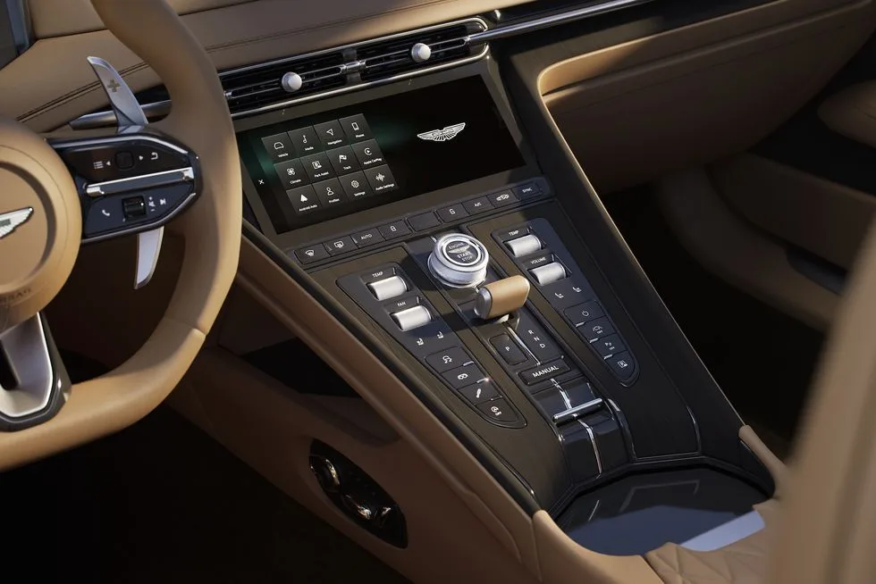 أستون مارتن DB12 المكشوفة .. تعكس الرقي الإنجليزي في التصميم - صورة 3