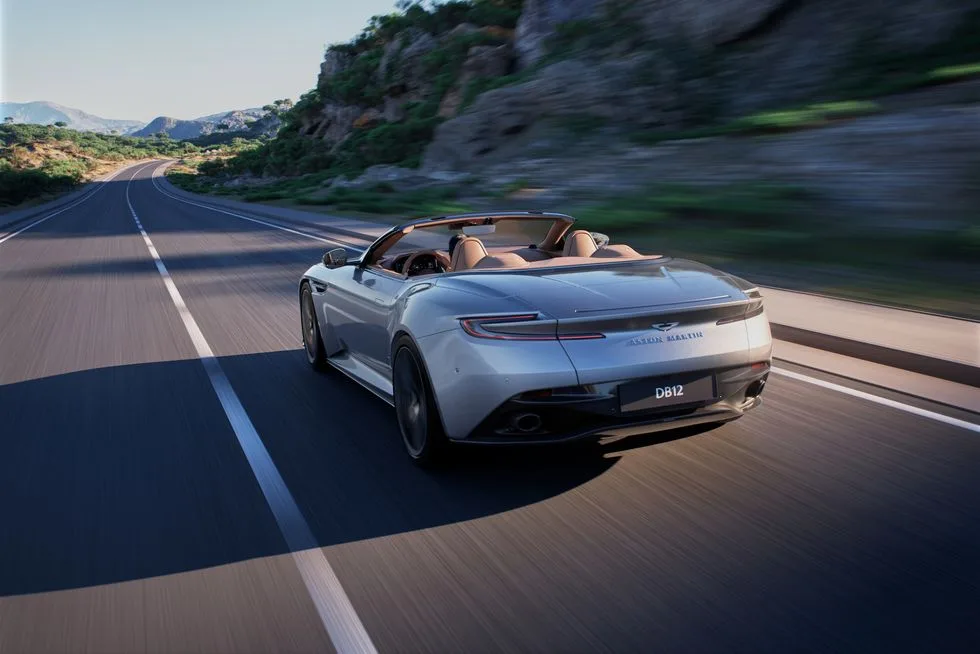 أستون مارتن DB12 المكشوفة .. تعكس الرقي الإنجليزي في التصميم - صورة 4