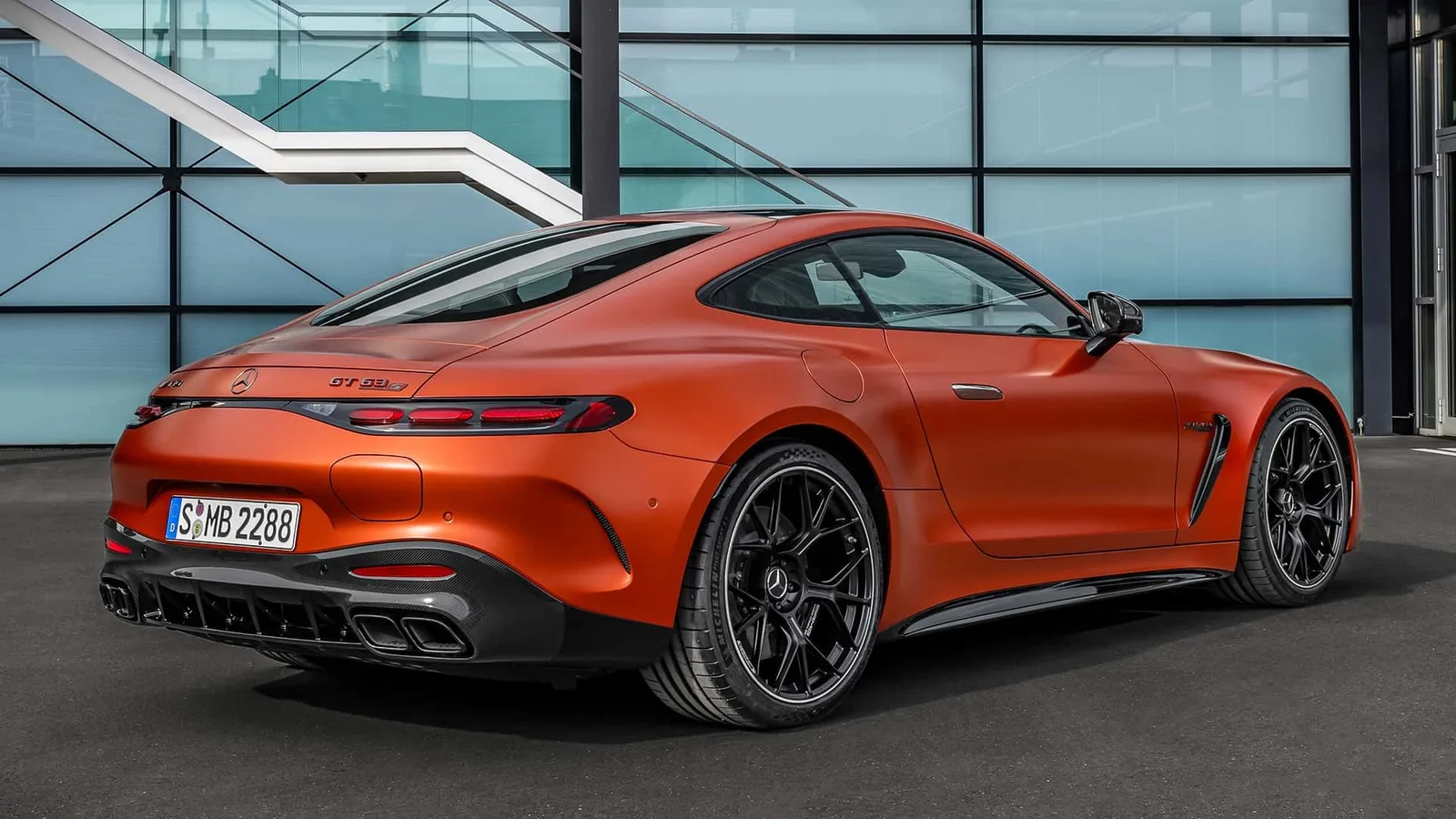 مرسيدس AMG GT Hybrid بنطاق كهربائي يبلغ 9 أميال