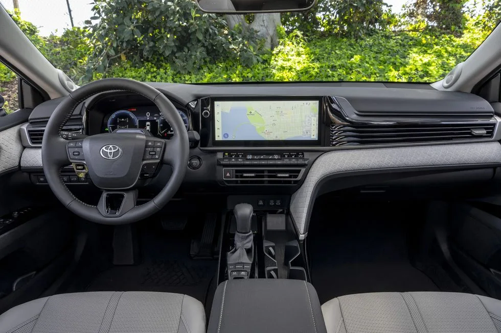 مواصفات وأسعار تويوتا كامري 2025 الجديدة - صورة 3