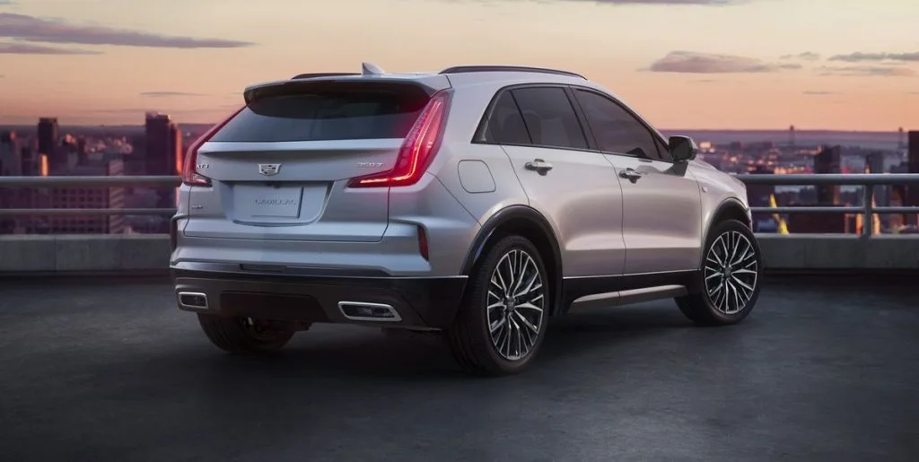 كاديلاك XT4 2024 .. تجسد الفخامة الأمريكية العصرية