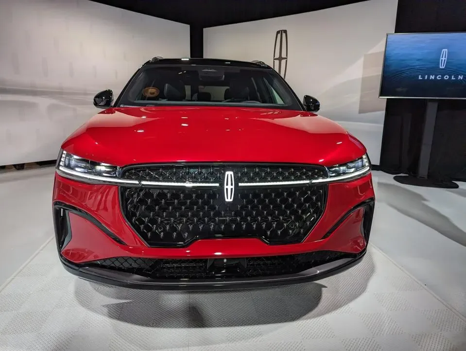 لينكولن تطلق Nautilus 2024 مع تقنية Turbo-Hybrid - صورة 3