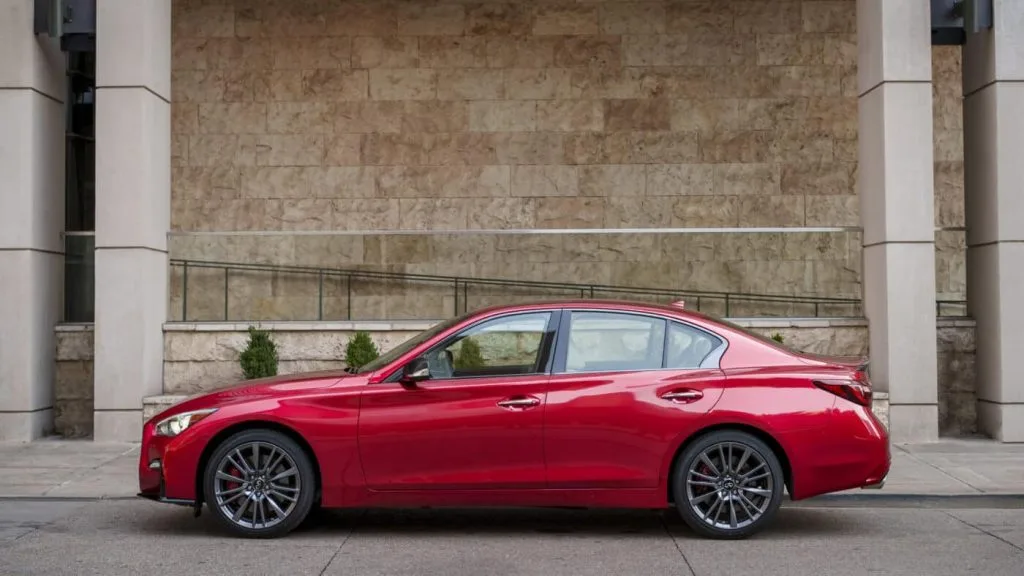إنفينيتي Q50 سيدان الرياضية الفاخرة 2024