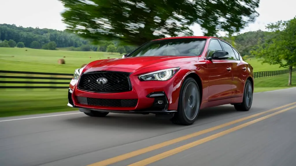 إنفينيتي Q50 سيدان الرياضية الفاخرة 2024 - صورة 2