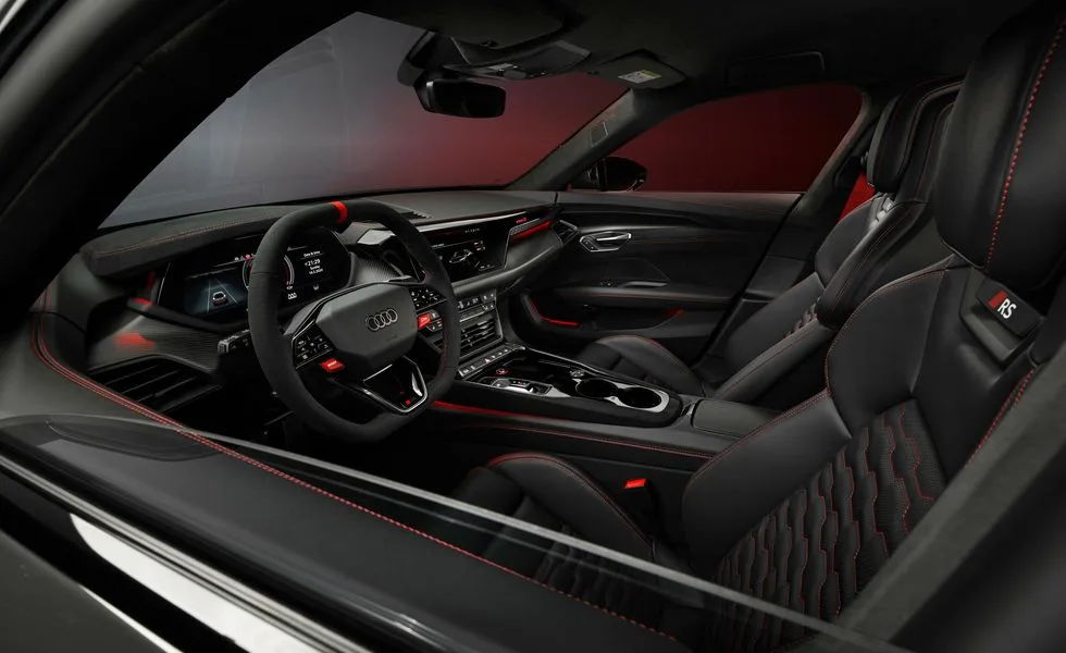 أودي RS e-tron GT Performance موديل 2025 توفر قوة هائلة وتسارع 2.5 ثانية - صورة 2
