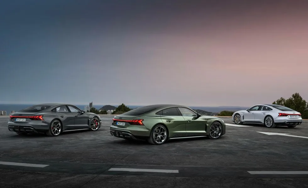 أودي RS e-tron GT Performance موديل 2025 توفر قوة هائلة وتسارع 2.5 ثانية - صورة 3