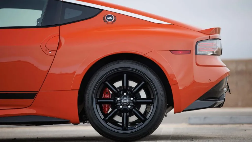 إصدار نيسان Z Heritage يشيد بتراث داتسون 240Z الخالد