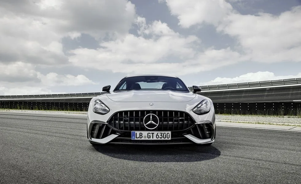 مرسيدس تستعرض قوتها بـ AMG GT 63 Pro 4Matic+ موديل 2025 - صورة 2