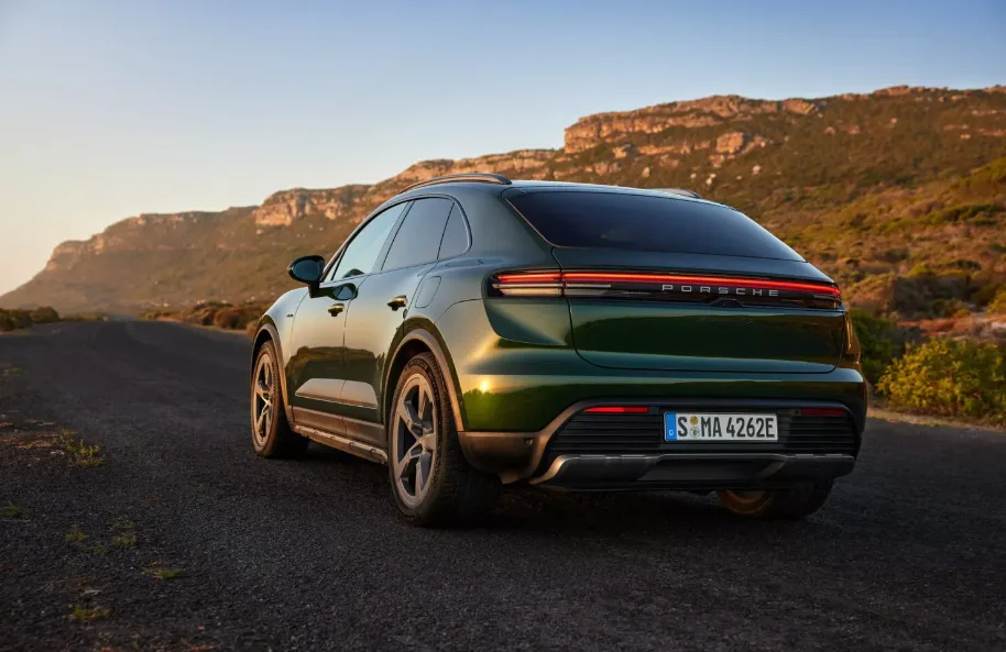 Porsche Macan EV تضيف فئة جديدة بالدفع الخلفي وحزمة تصميم للطرق الوعرة - صورة 3