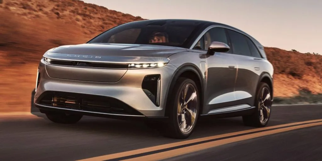 لوسيد اير 2025 السيارة الكهربائية الأكثر كفاءة