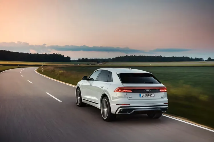 مراجعة أودي Q8 TFSI e quattro الهجينة
