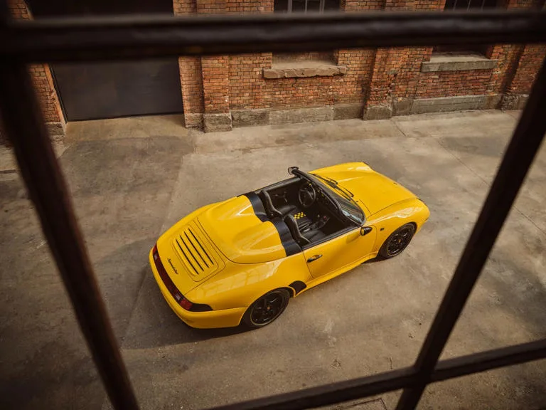 بورش تكشف عن نسخة خاصة من سيارة 993 Speedster بعد 26 عامًا من توقف إنتاجها