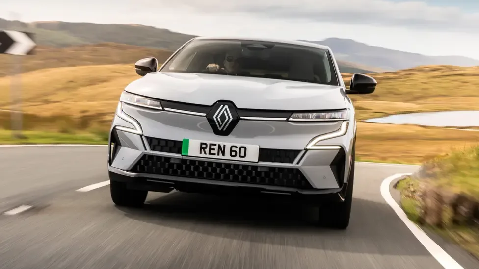 مراجعة رينو ميجان إي تيك تكنو EV60 موديل 2024 - صورة 3