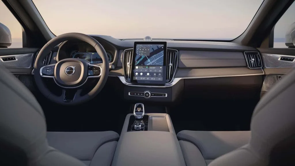 فولفو تستعد لإطلاق نسخة هجينة من طراز XC90
