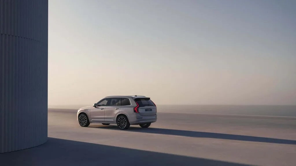 فولفو تستعد لإطلاق نسخة هجينة من طراز XC90 - صورة 4