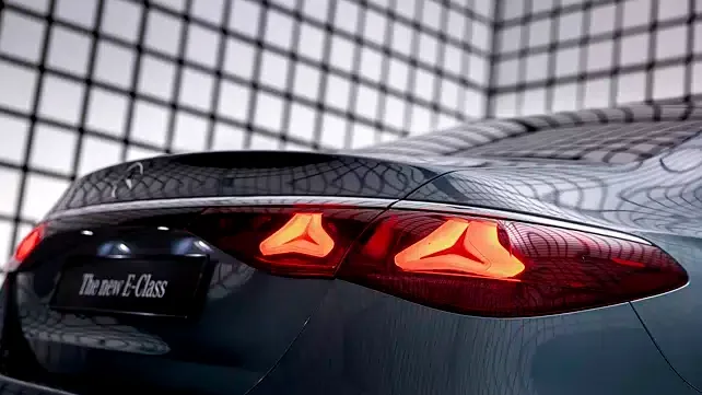 سيارة مرسيدس بنز E-Class LWB 2024 الجديدة في الهند - صورة 2