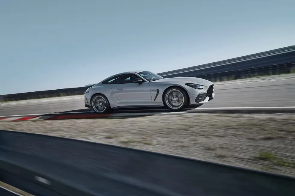 مرسيدس- AMG GT63 برو 4MATIC .. تعرف عليها - صورة 3