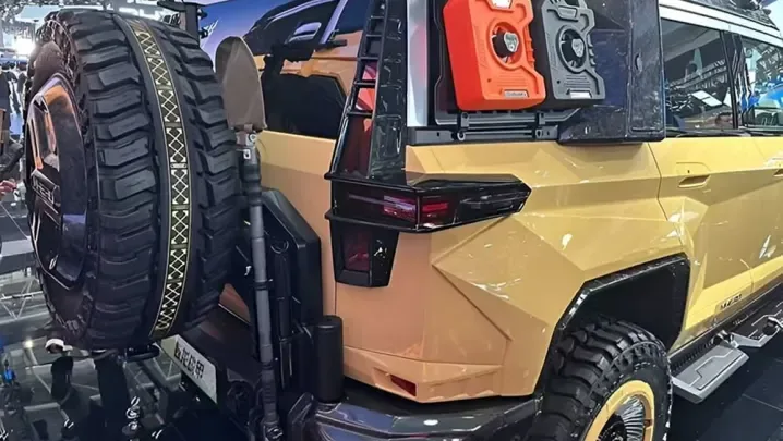 إطلاق SUV كهربائية صينية مستوحاة من تصميمات السيارات العسكرية