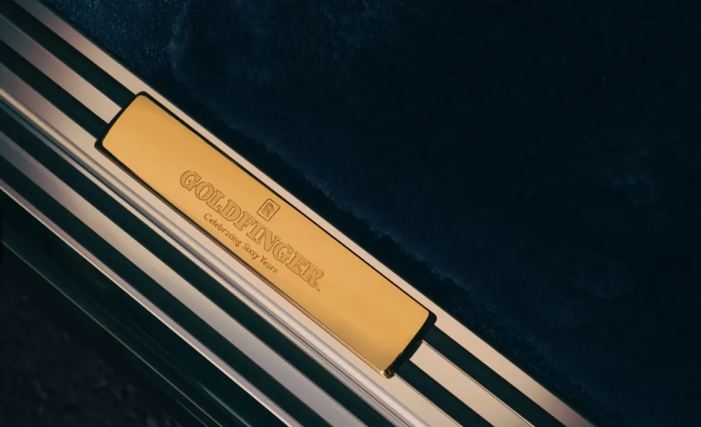 رولز رويس تحتفل بإرث فيلم Goldfinger بنسخة فانتوم خاصة مستوحاة من جاذبية العصر الذهبي - صورة 8
