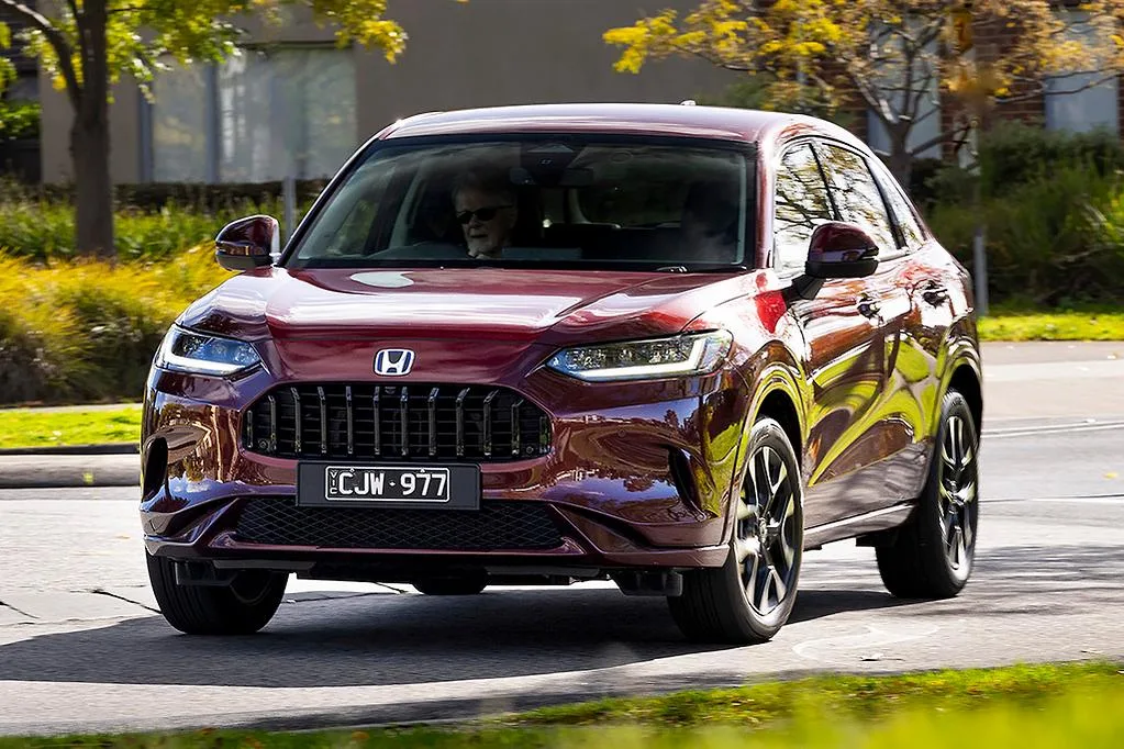 مراجعة شاملة لهوندا ZR-V 2024: سيارة SUV هجينة تجمع بين الأداء والكفاءة