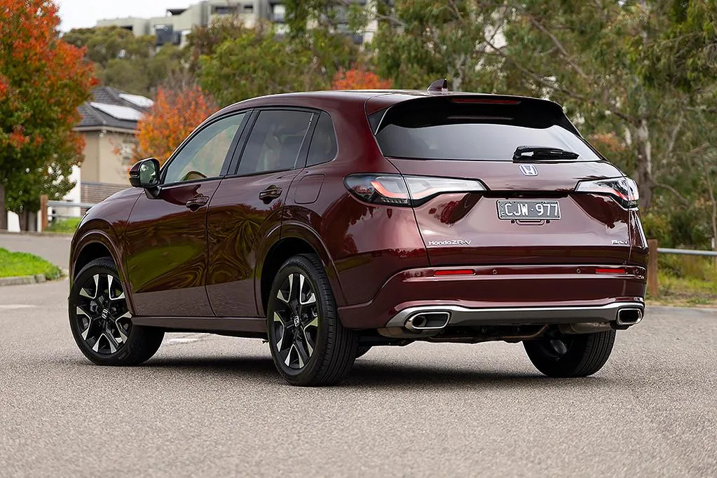 مراجعة شاملة لهوندا ZR-V 2024: سيارة SUV هجينة تجمع بين الأداء والكفاءة - صورة 3