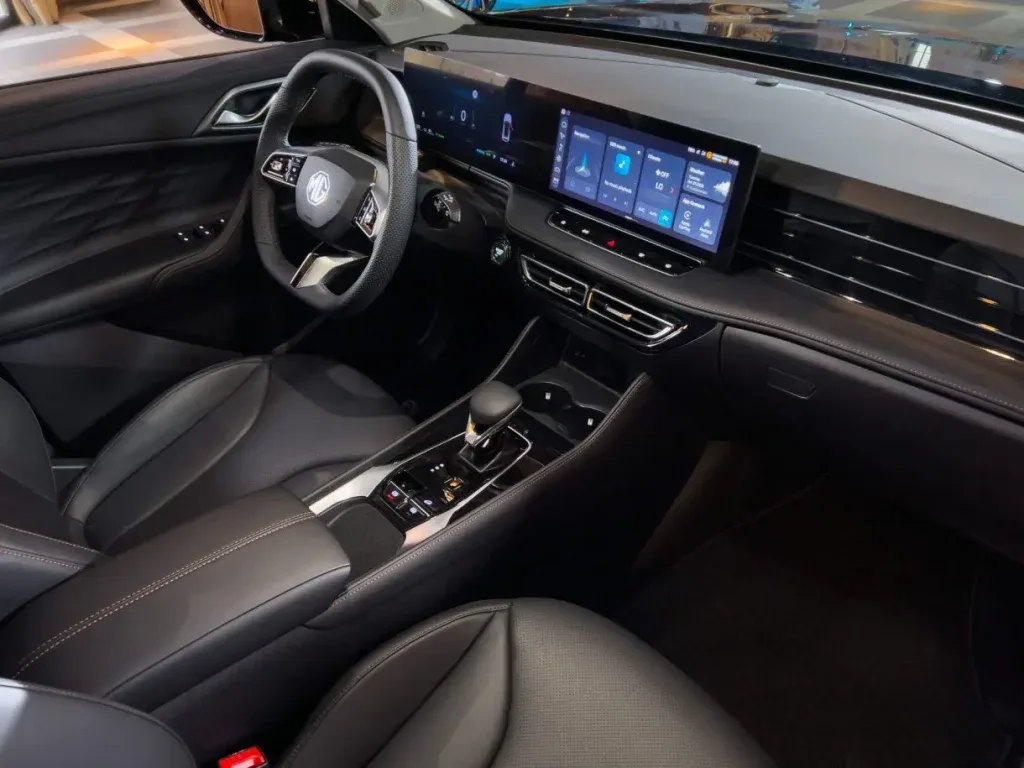 إطلاق MG HS PHEV الجديدة من إم جي موتور لعام 2024
