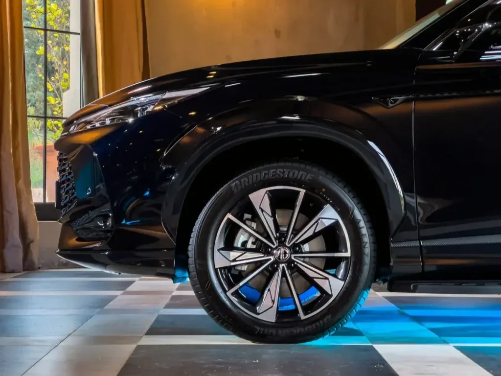 إطلاق MG HS PHEV الجديدة من إم جي موتور لعام 2024 - صورة 2