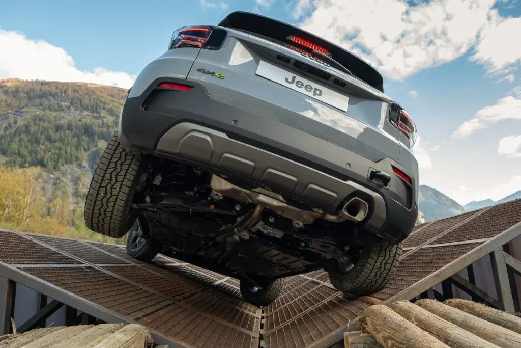 النسخة الهجينة من جيب أفينجر Jeep Avenger 4xe - صورة 2