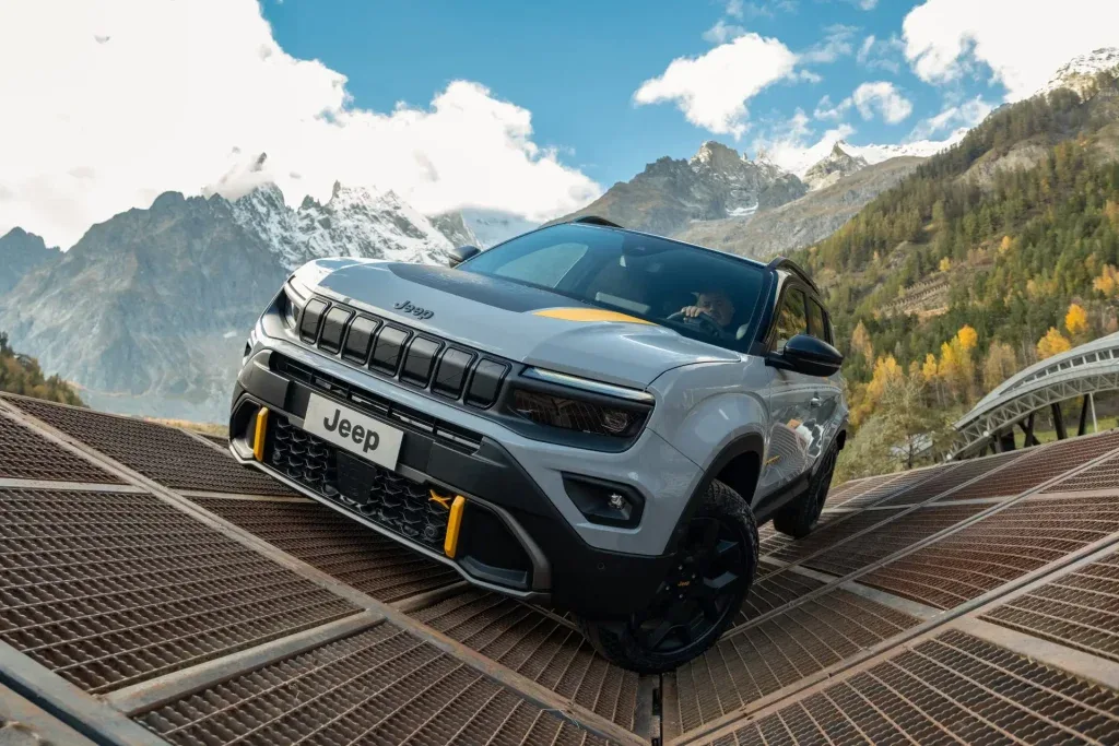 النسخة الهجينة من جيب أفينجر Jeep Avenger 4xe - صورة 3