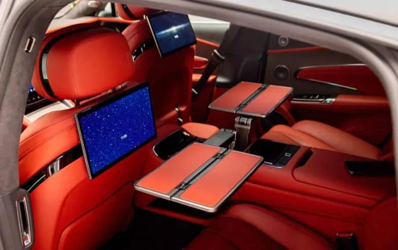 إطلاق سيارة بي واي دي Yangwang U7 PHEV بمحرك 2.0T وأربعة محركات كهربائية - صورة 3