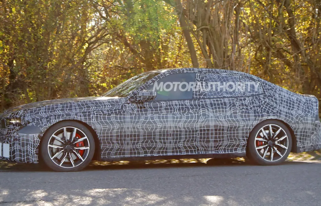 BMW الفئة الثالثة 2027: صور تجسسية تكشف ملامح الجيل الجديد والمحركات المتطورة
