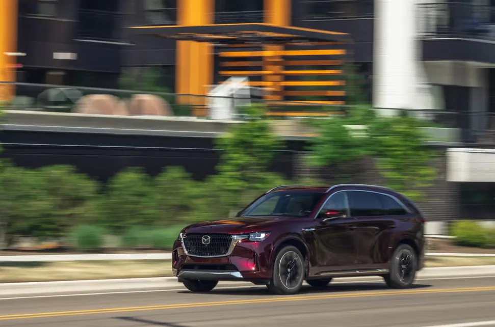 مواصفات سيارة Mazda CX-90 2025: أداء متطور وتجربة قيادة فاخرة - صورة 2