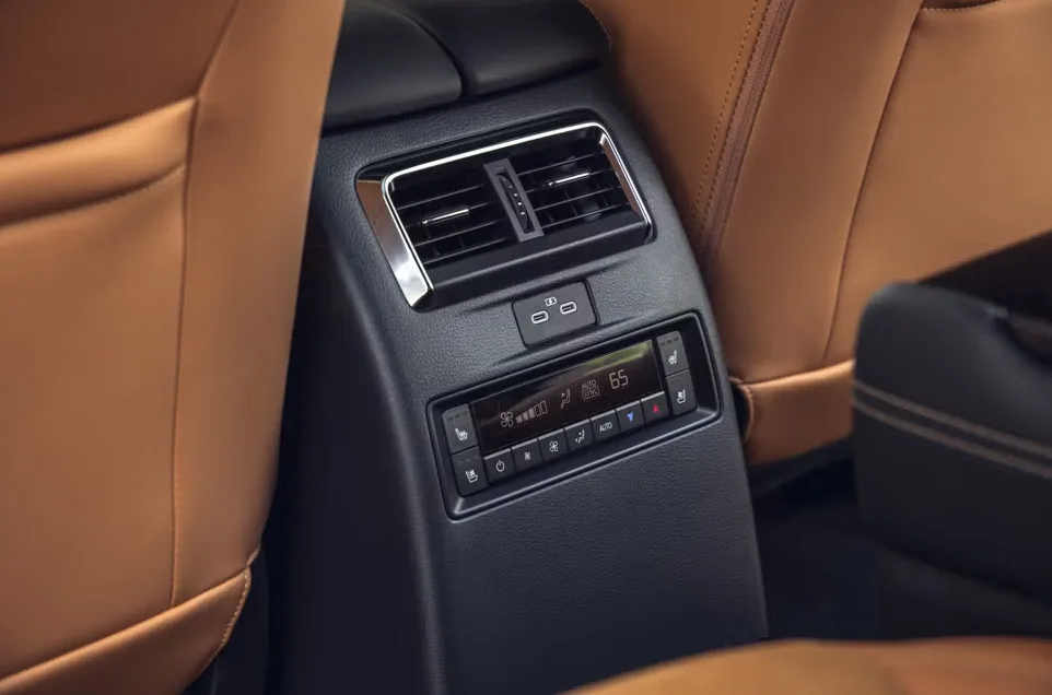 مواصفات سيارة Mazda CX-90 2025: أداء متطور وتجربة قيادة فاخرة - صورة 7