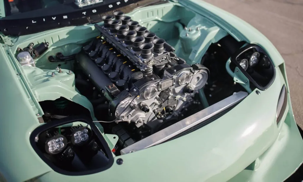 مازدا RX-7 تُبعث من جديد بمحرك V12 خارق من باجاني