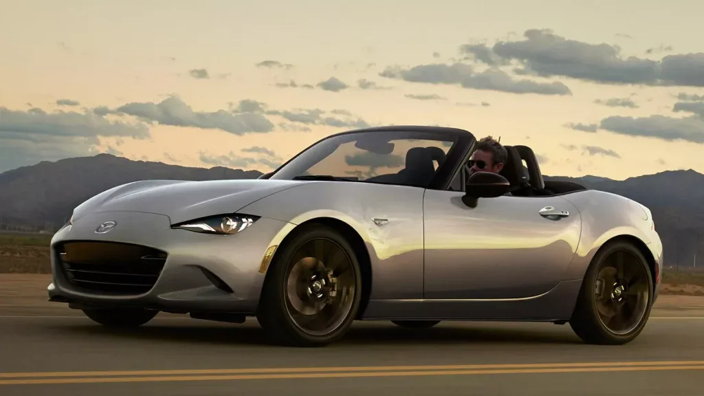 RX-7 تعود بروح جديدة: مازدا تكشف عن خطط لسيارة دوّارة هجينة في 2026