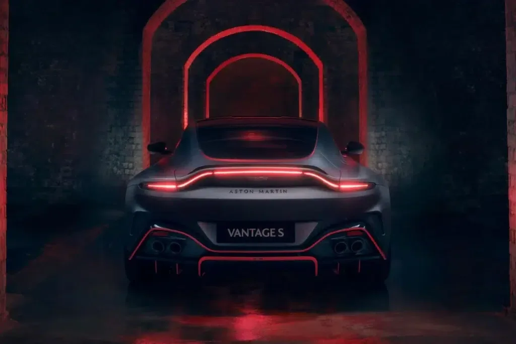 الجيل الجديد من Vantage S يصل بقوة مذهلة من أستون مارتن لعام 2026 - صورة 3