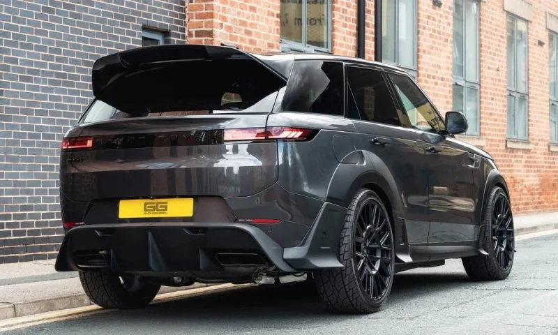 Kahn Design تطلق إصدارًا ديناميكيًا خاصًا من رينج روفر سبورت