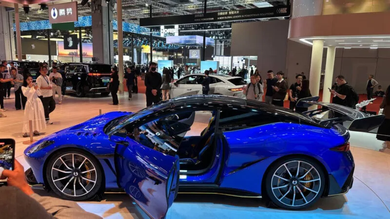BYD تكشف عن النسخة المكشوفة من دينزا Z9 لتنافس بقوة في سوق السيارات الرياضية الكهربائية - صورة 2