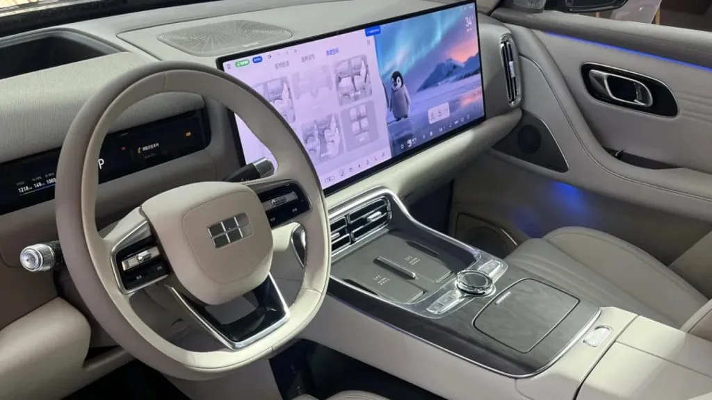جيلي تقدم جالاكسي M9 SUV الفاخرة بقوة مذهلة تبلغ 697 حصاناً