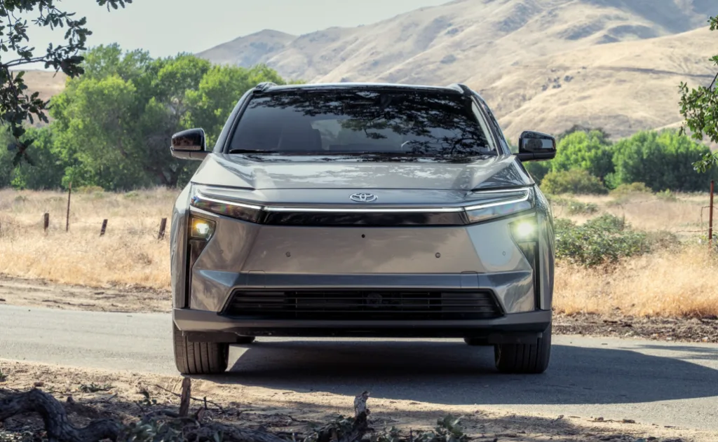 تويوتا bZ 2026: سيارة SUV كهربائية بأداء محسن - صورة 3