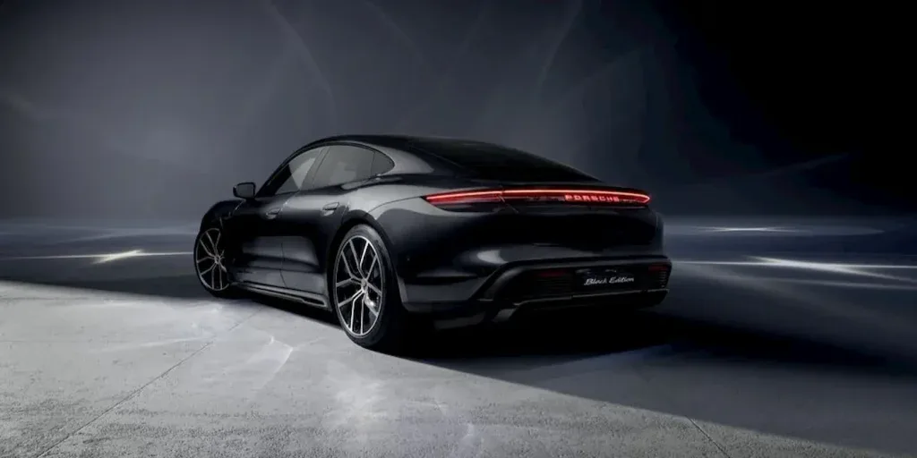 بورش تكشف عن Taycan Black Edition 2026 بلمسات فاخرة وتجربة راحة متقدمة - صورة 2